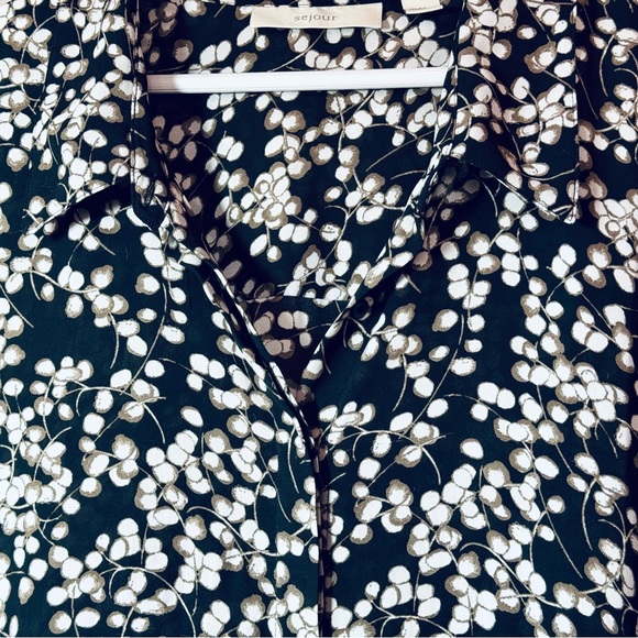 Sejour Black and White Floral Print Button Front Tunic with Gathered Back, 3X - Picture 3 of 5